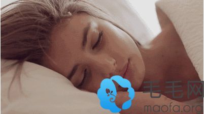 充足的睡眠能让头发头皮得到充分的休息。