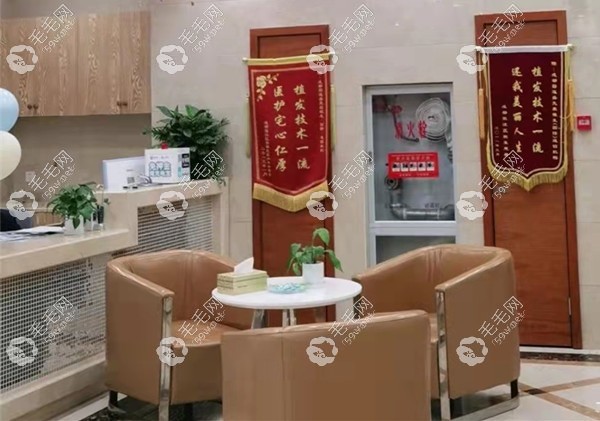 成都碧莲盛墙上的锦旗