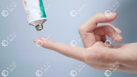 米諾地爾凝膠可以生發(fā)使用方便
