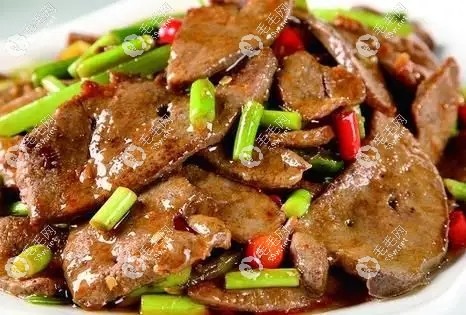 脫發(fā)吃哪三種維生素小孩？維生素D　　