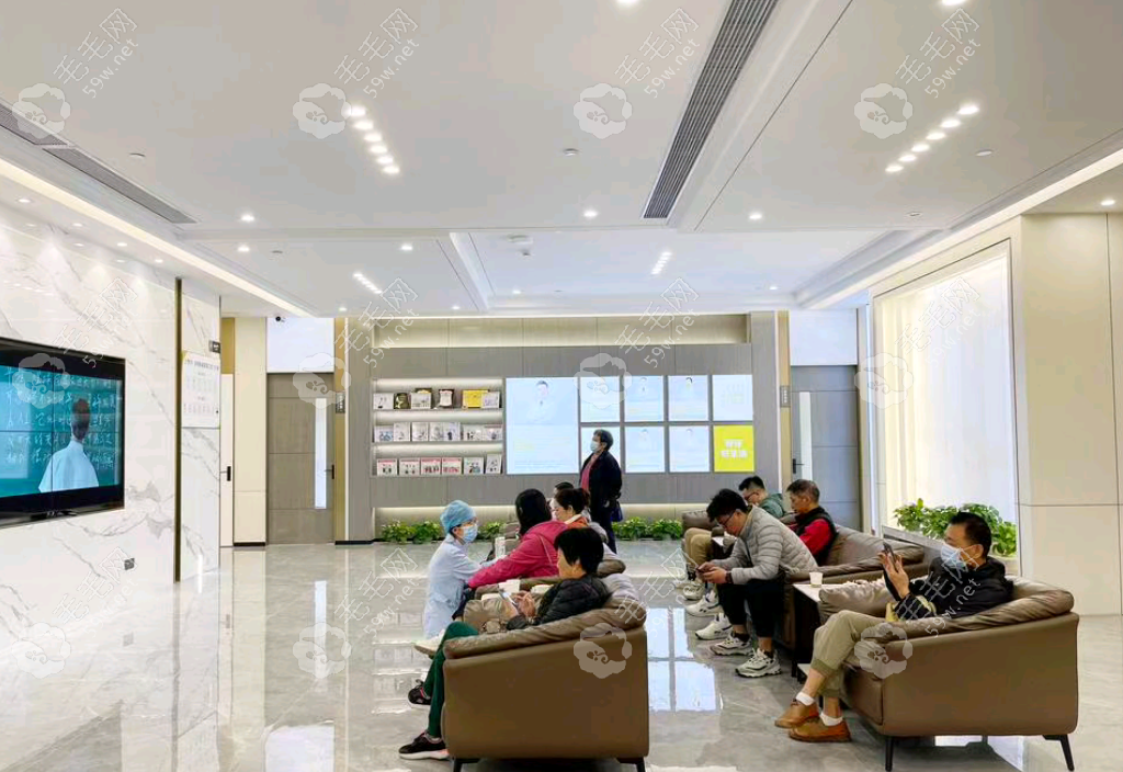东莞莞嘉口腔门诊部休息区