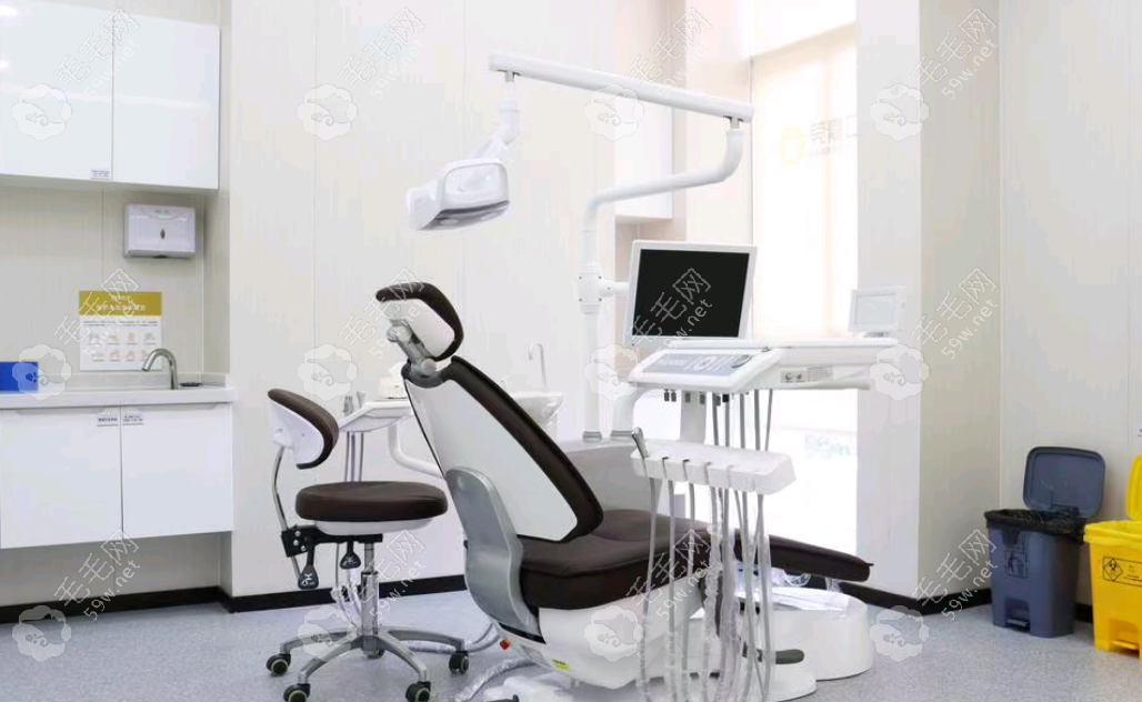东莞莞嘉口腔门诊部治疗室