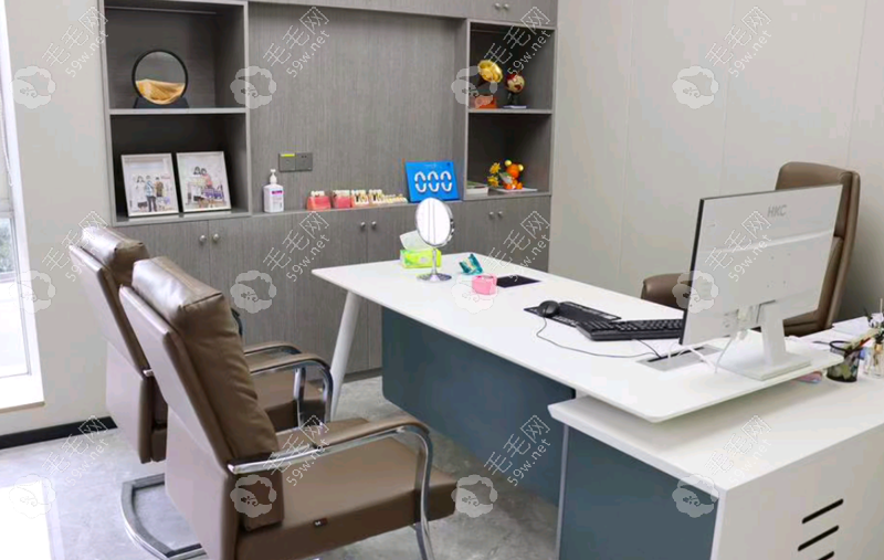 东莞莞嘉口腔门诊部面诊室.png