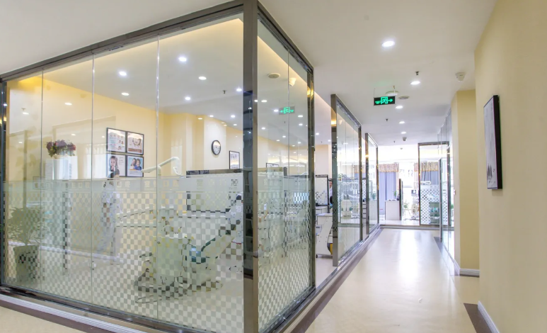 重庆宽恒口腔种植牙价格