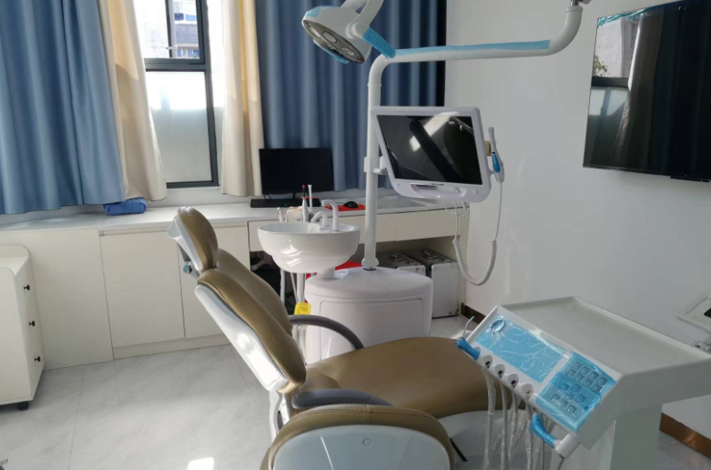 石城朗朗口腔资质与医生团队介绍