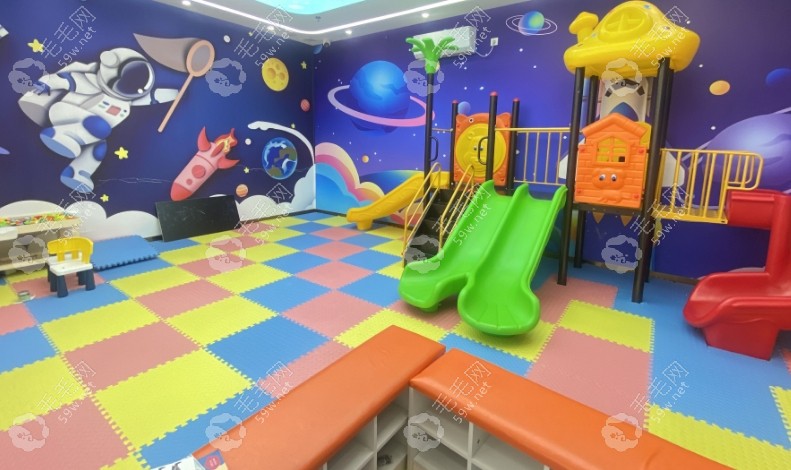 儿童游玩区