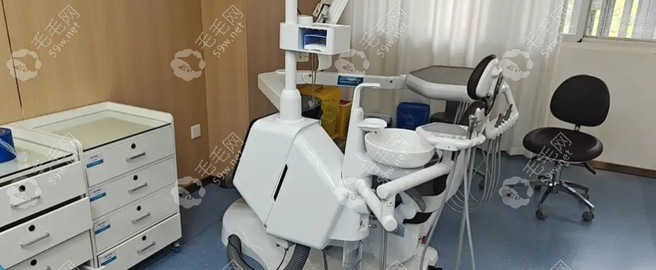 百年达口腔就诊室