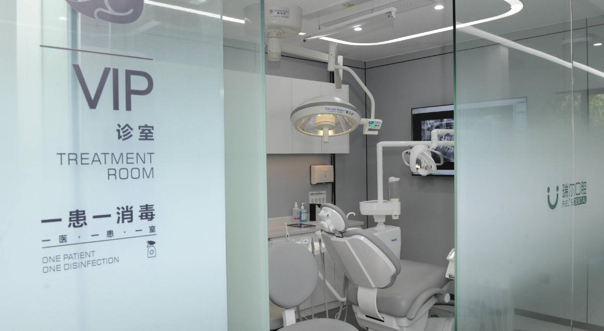 二、威海中诺口腔种牙价格差异原因