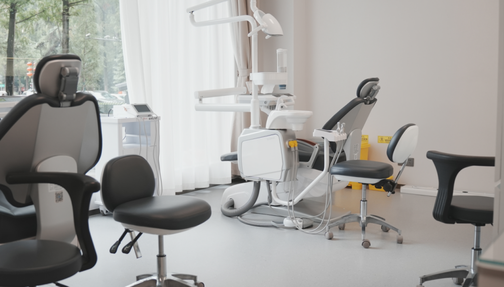 想知道南京弗莱堡口腔种植牙多少钱一颗？奥齿泰1800元起多种植体揭秘