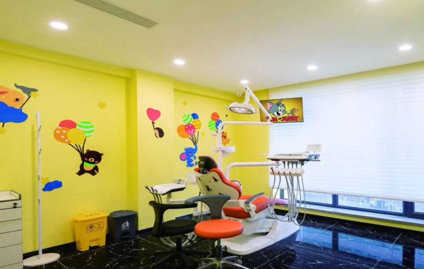 二、深圳一欣口腔价目表：种牙2980元起，矫正3980元起