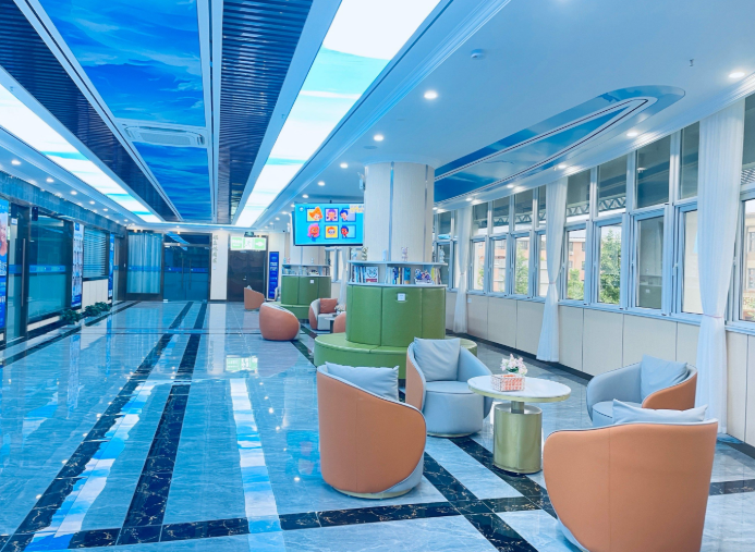 鑫齿口腔儿童涂氟套餐价格：390元起（含4颗窝沟封闭+全口涂氟）