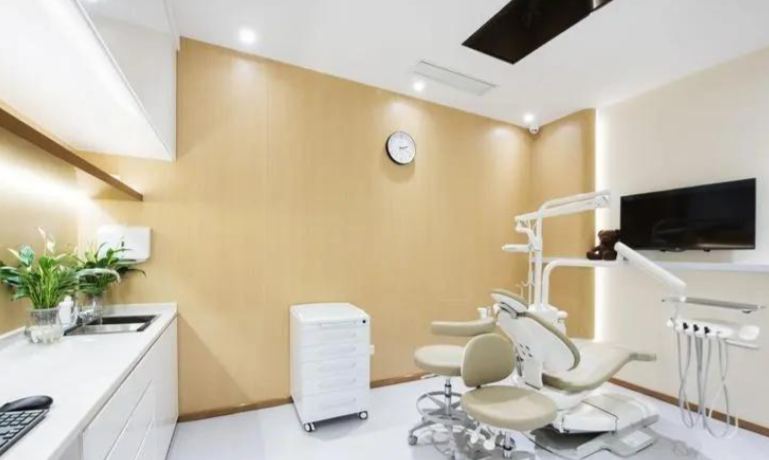 相比传统方式，其3D导板种植将误差控制在0.1mm内