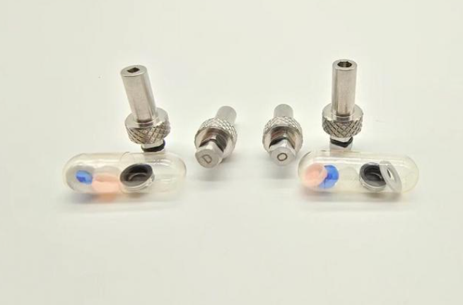 适用场景上Locator基台和球帽基台有何区别？