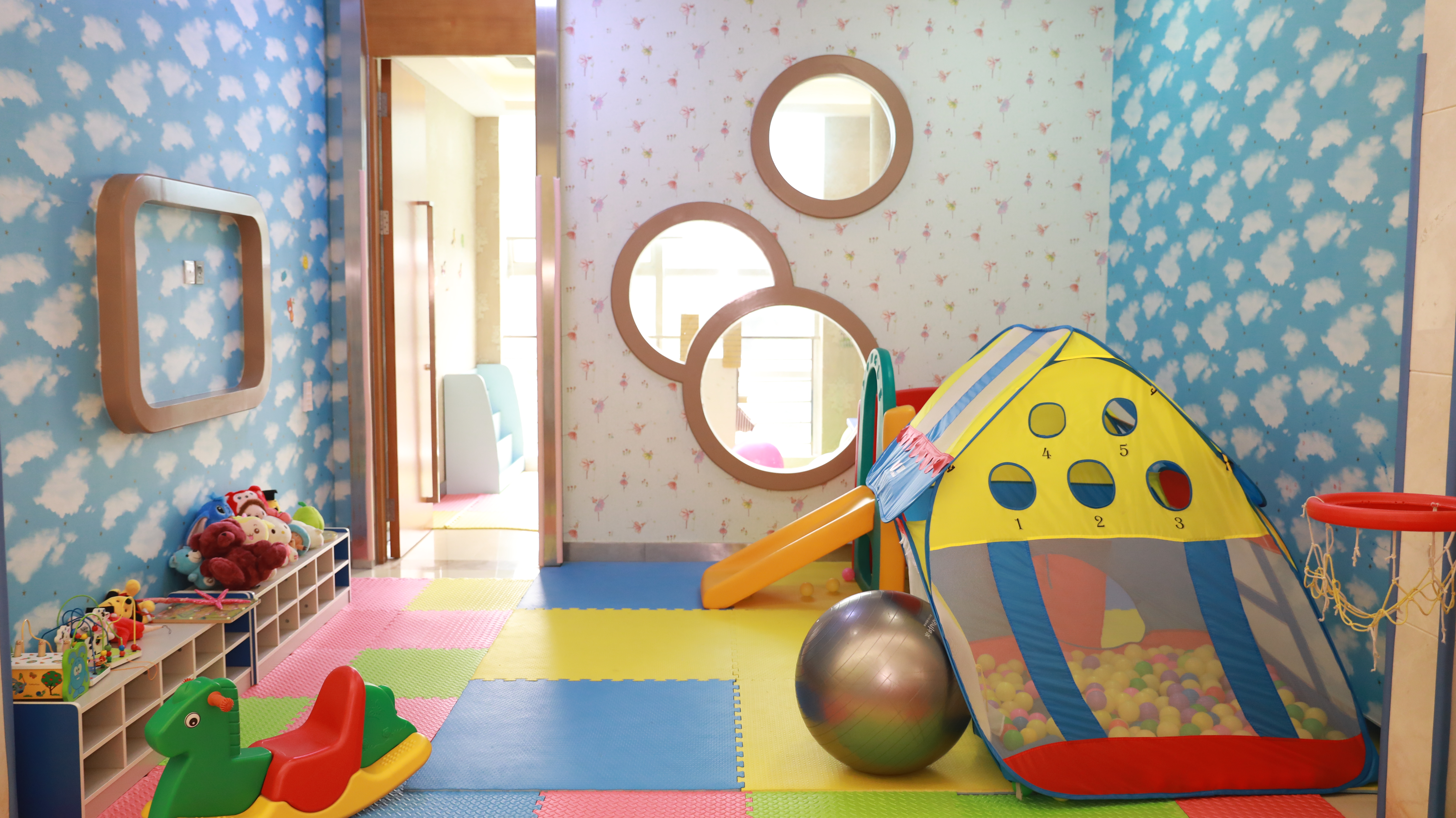 这是圣贝口腔儿童玩耍区