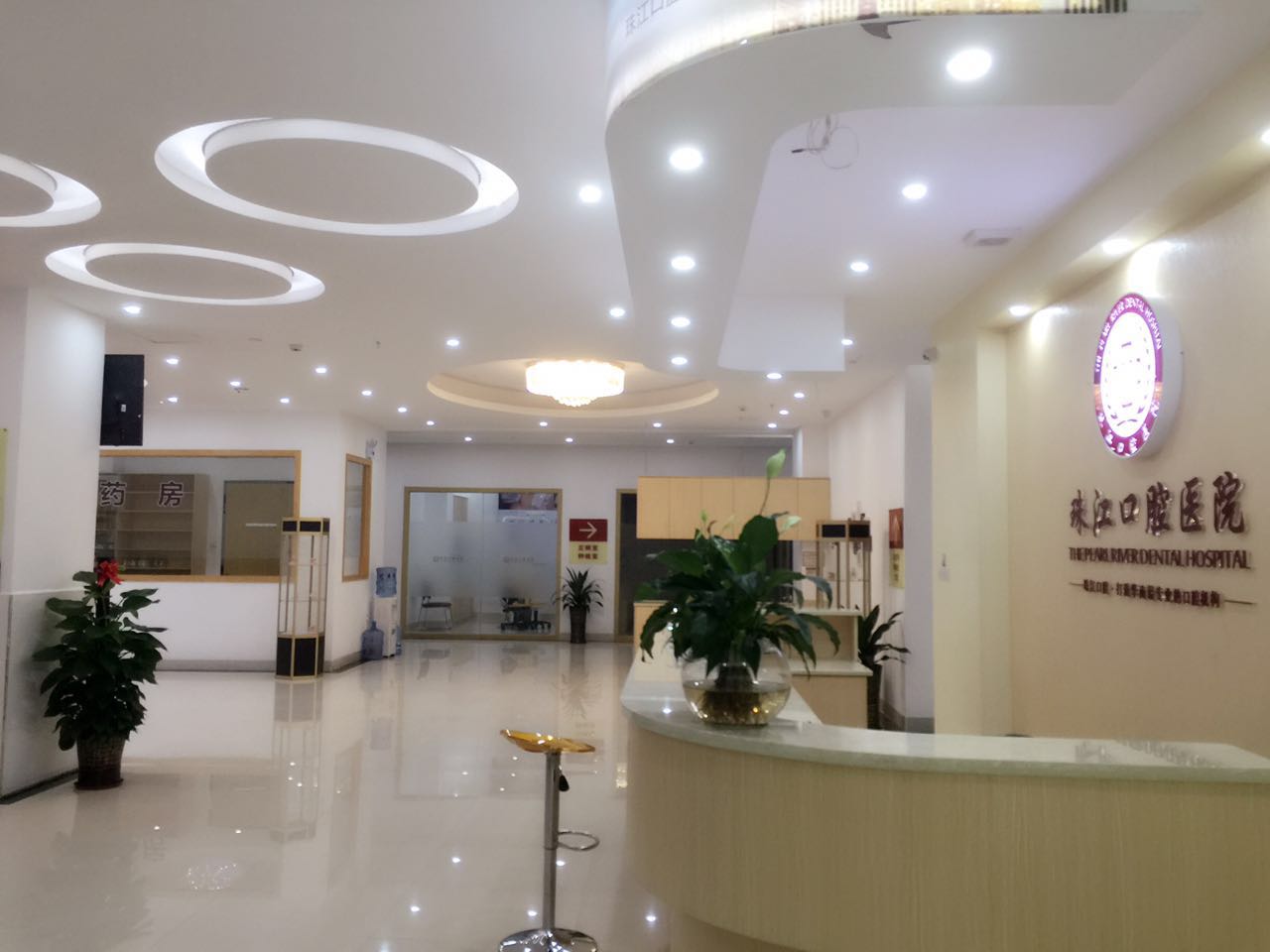 湛江牙科收费价目表大揭秘！种植牙、正畸、补牙价格全知晓，别错过