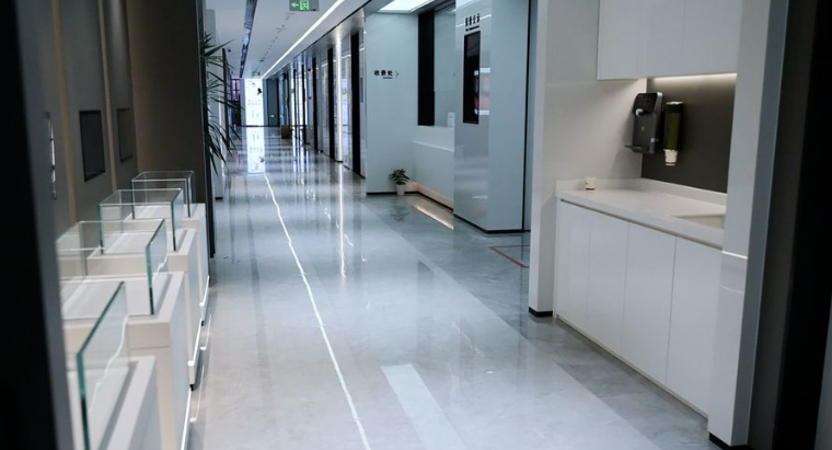 很多人问莆田牙先生口腔地址，涵江店和城厢店均支持预约，种植牙价格在5000-15000元区间