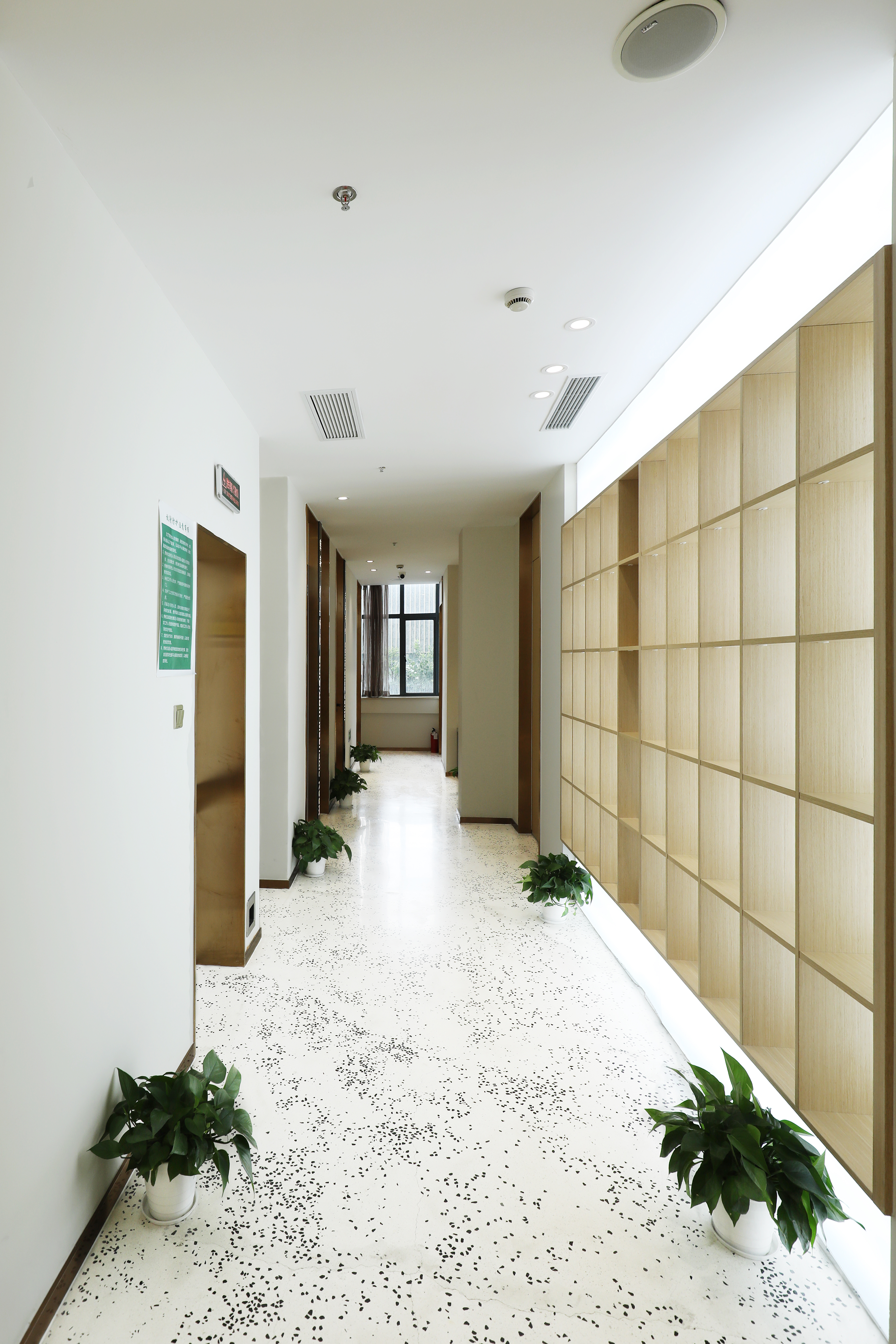 二、上海华尔康宏齿口腔门诊部医生团队专门解析