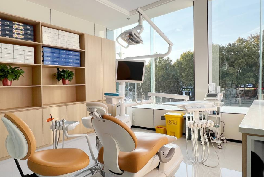 二、关于临汾美瑞臣口腔的资质与医疗团队