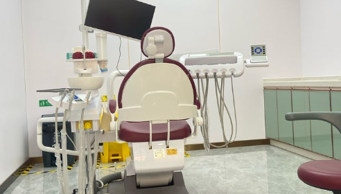 三、种植牙技术对比与风险提示