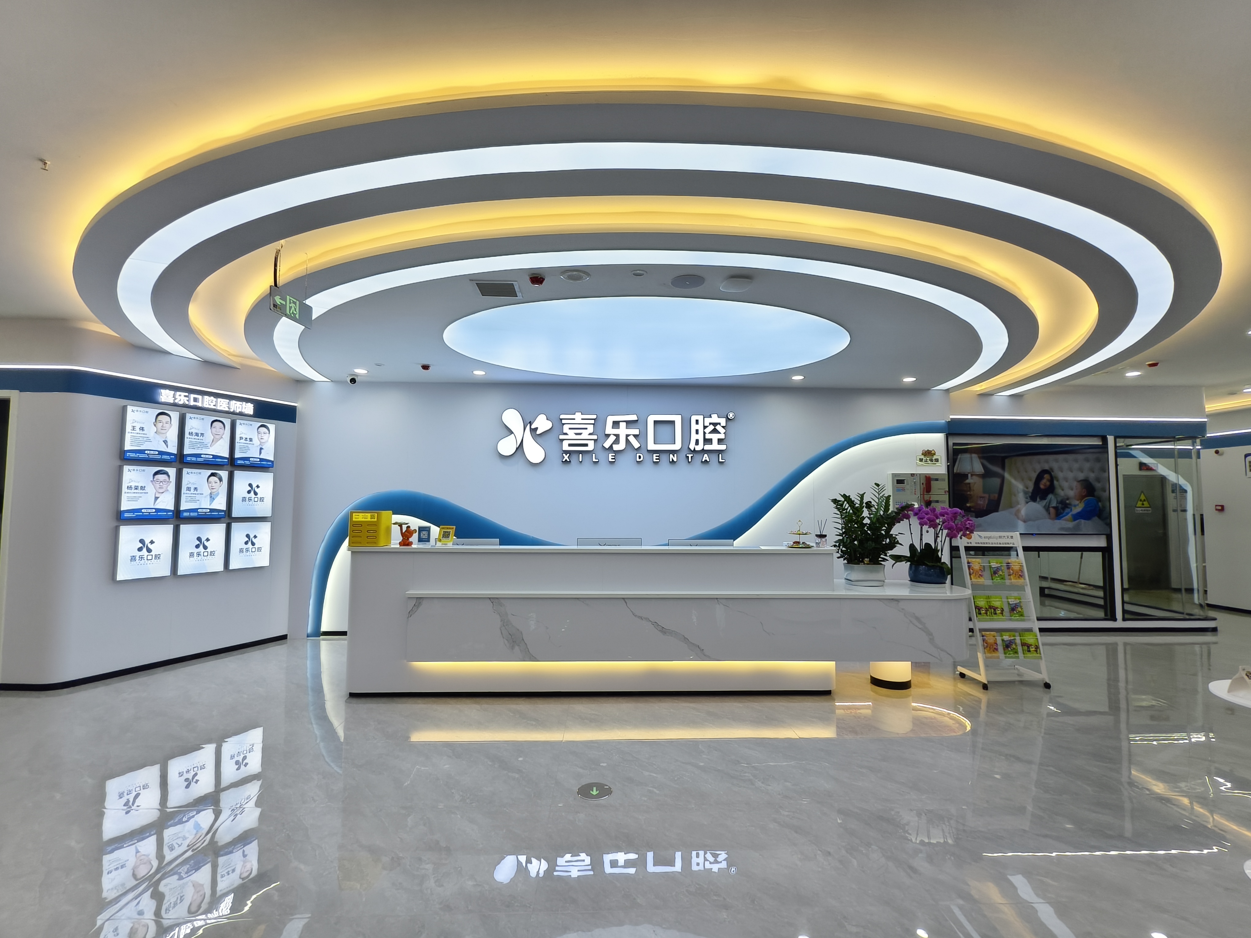 景洪喜乐口腔收费价格表：缺牙修复三档费用，从烤瓷牙到种植牙2780元起