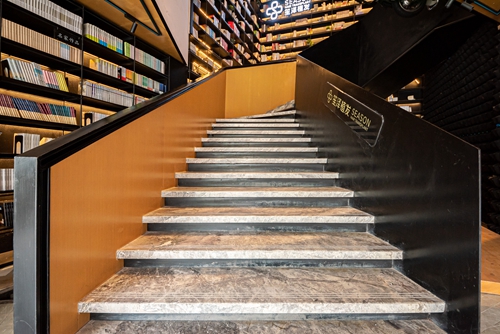 四、长沙笙泽植发研究院到院攻略：地址、电话及预约