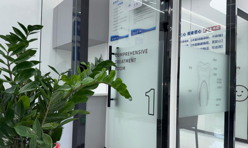 三、慈溪植帆口腔胡涛医生:牙周根管与牙冠修复医生,细致严谨,擅长解决疑难口腔问题