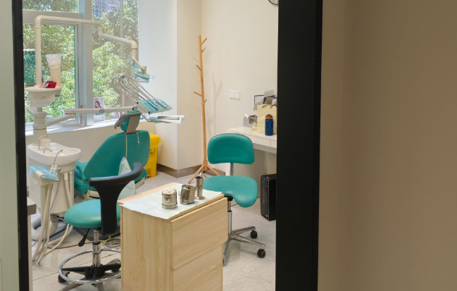 上海家睦口腔门诊部评价：种植牙/正畸到底好不好？3位患者真实经历分享