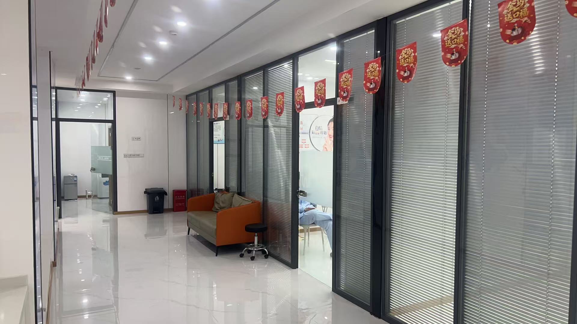 重庆萌牙赖汉钦口腔门诊部