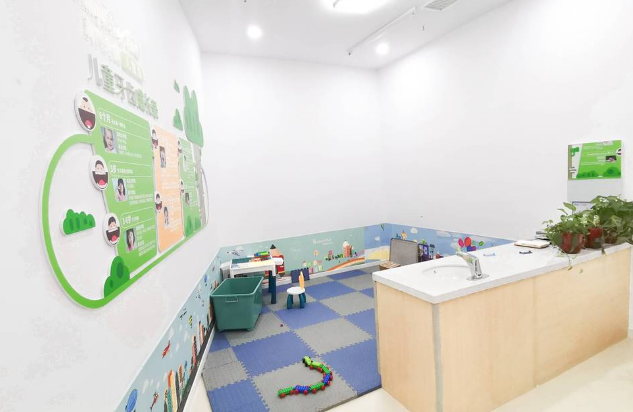 二、益阳伢尔舒口腔门诊部医生和技术