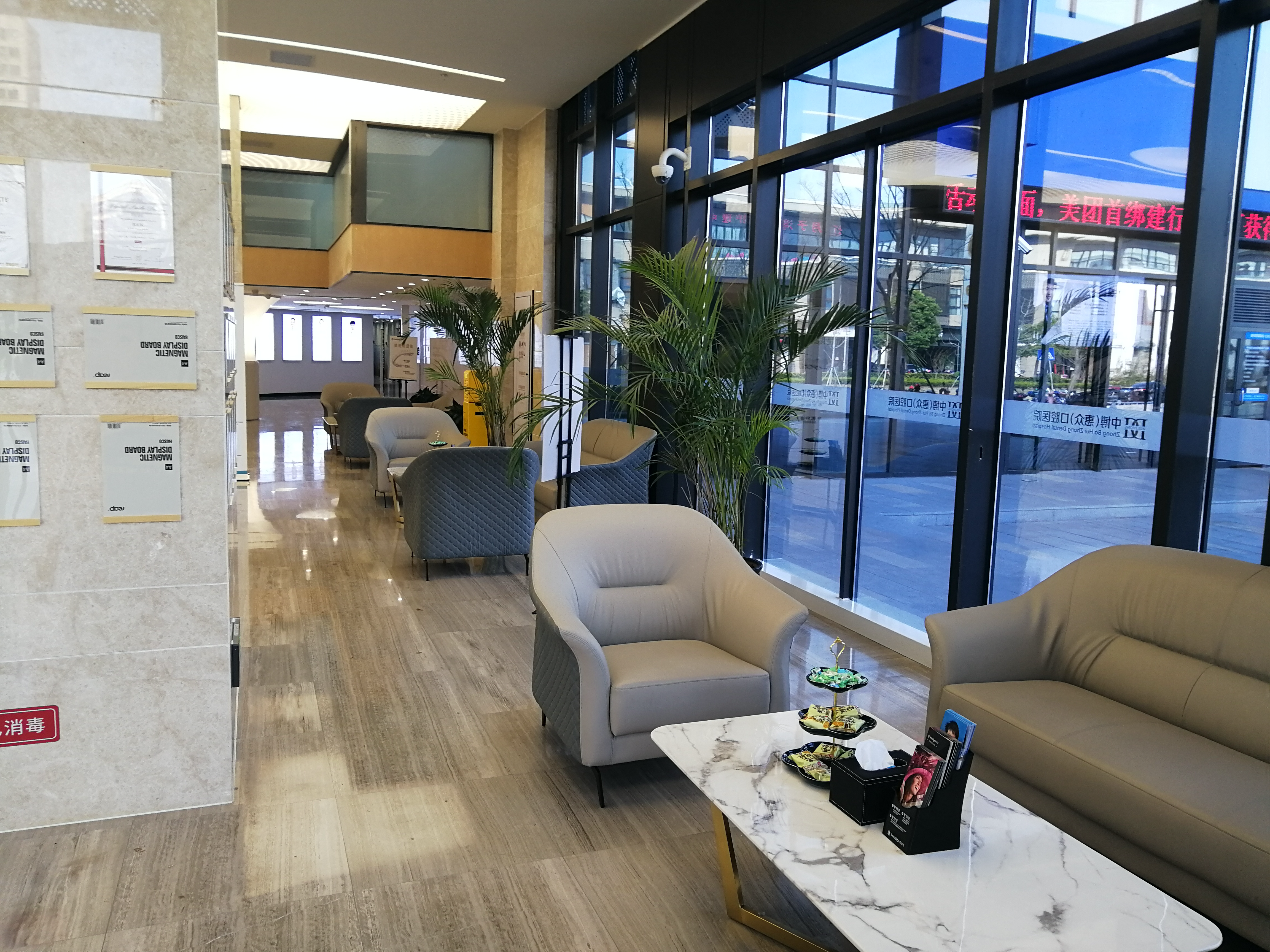 二、上海中博普众口腔医院医生张春光：既是种植医生又是正畸院长的“双料特色”