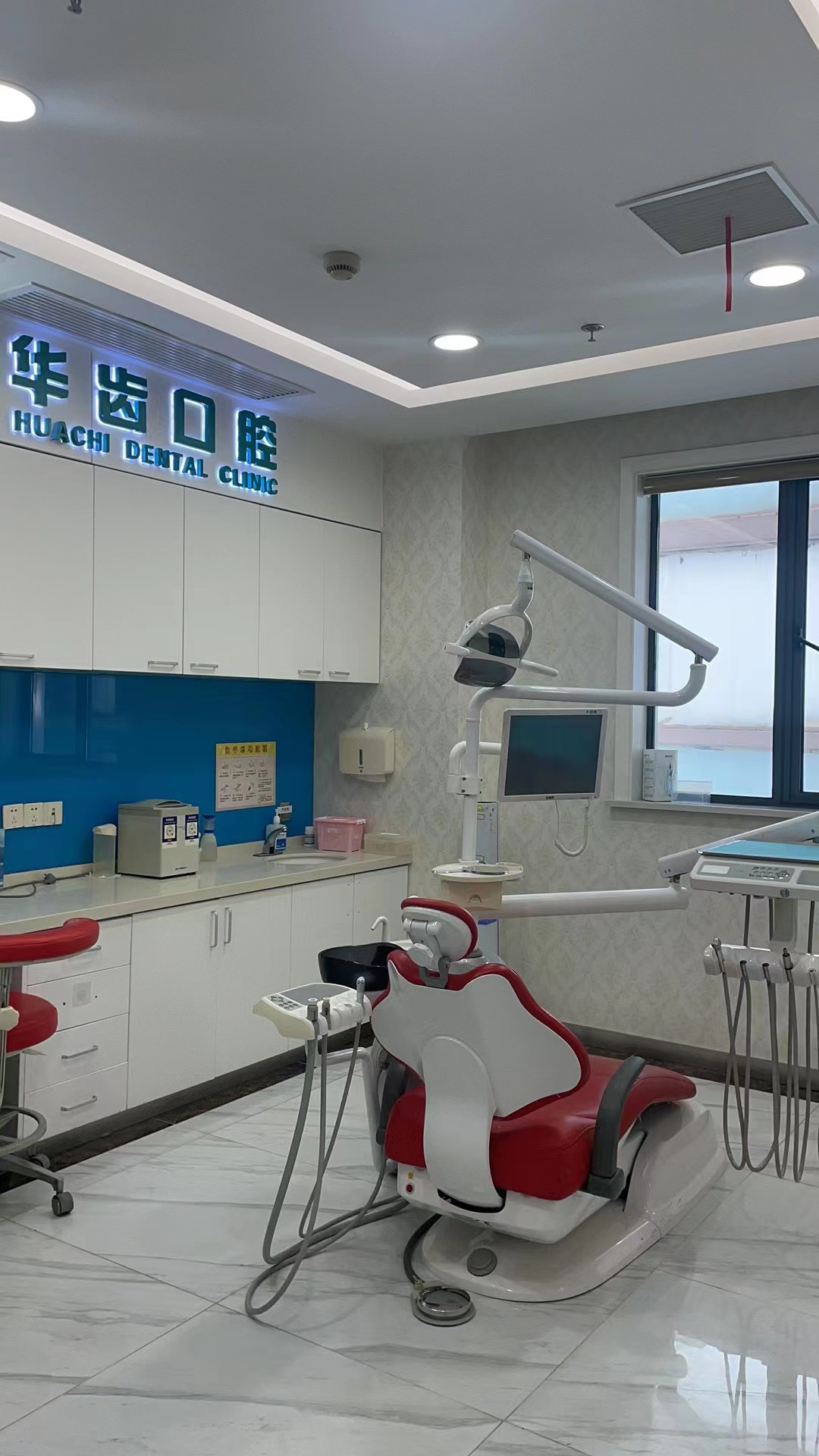 二、华齿口腔的排名，是靠低价撑起来的吗？实地探访技术内核