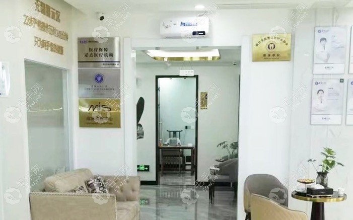 烟台爱博蓝刺猬口腔候诊区