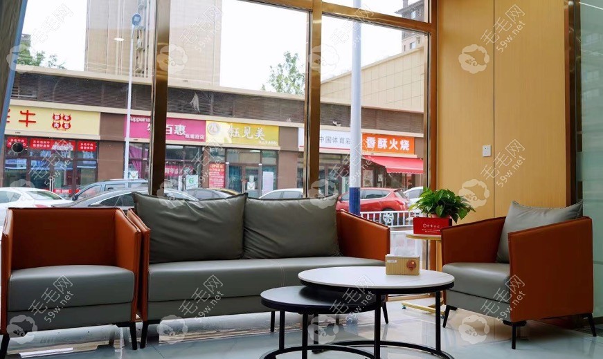 济南守峰口腔章丘店休息区