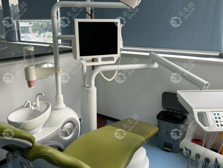 桐庐诚挚口腔诊室